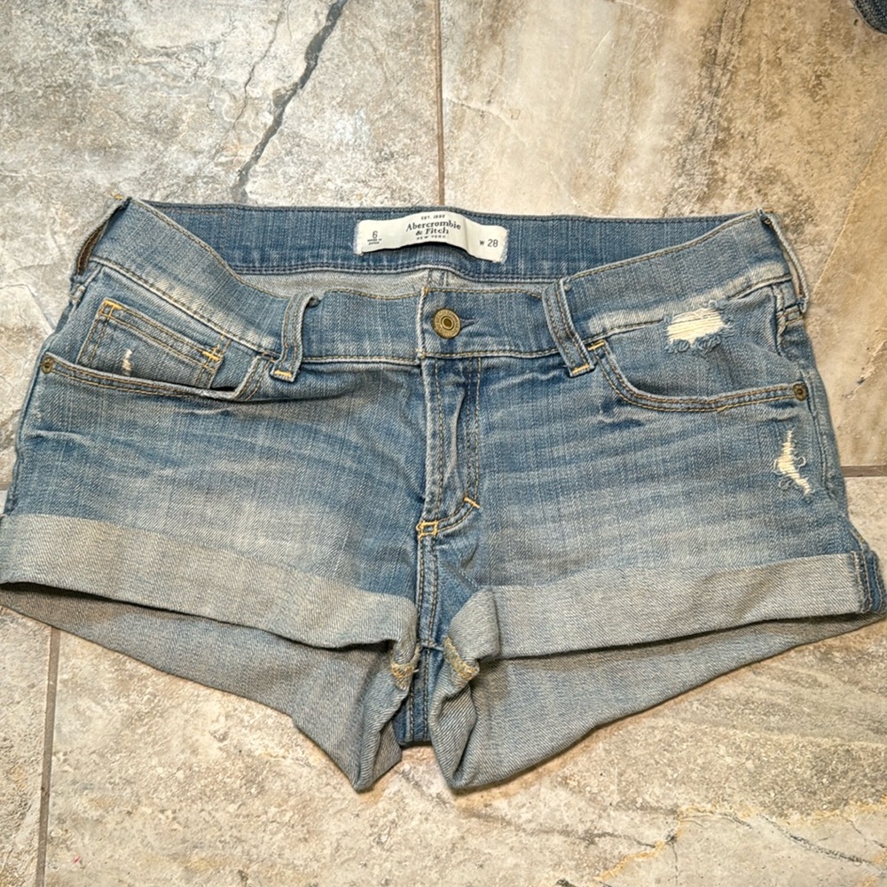 Women's size 6/28 Abercrombie &Fitch  Short Shorts